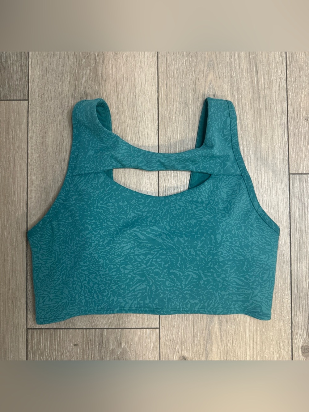 Lululemon Women’s Size 8 Everlux Cut-Out Bra Medium Support Teal Lagoon Yoga